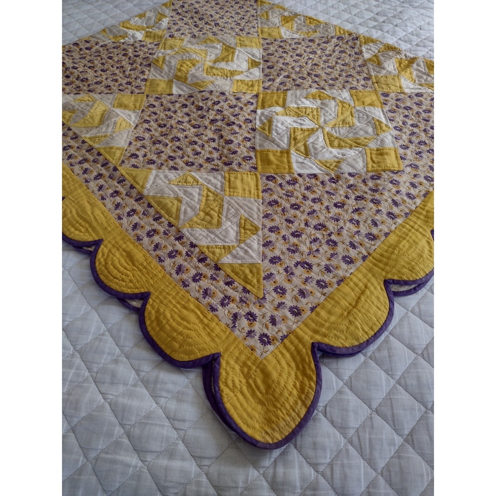 Vtg 30s WINDMILL QUILT Purple Yellow Floral Calico Scalloped Border Hand Quilted - Picture 9 of 10